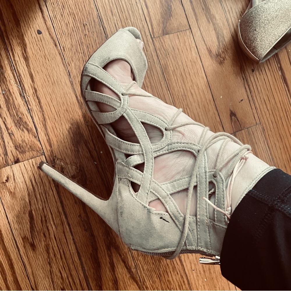 High heels - Picture 2 of 5